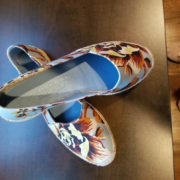 BURBERRY ESPADRILLES - Picture 1 of 3